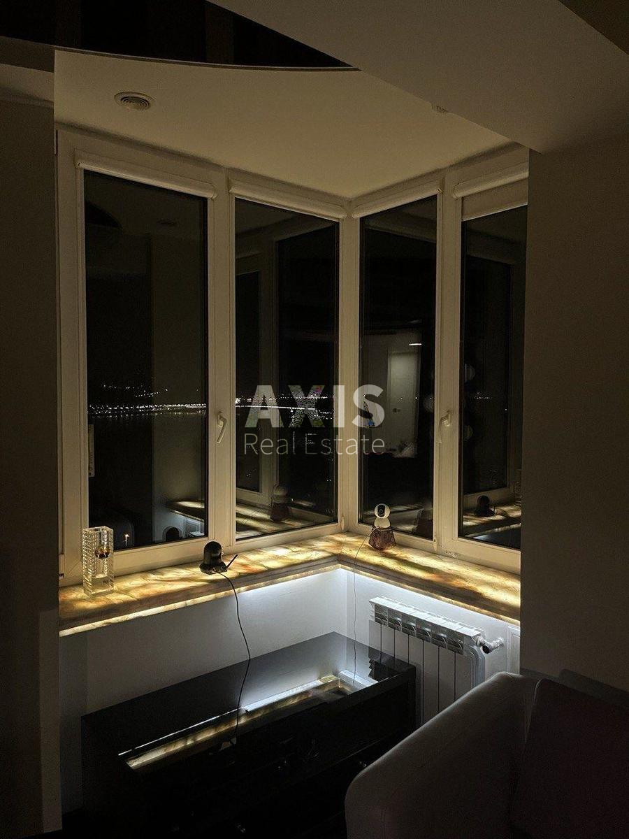 1k apartment nab. Dniprovs'ka 19