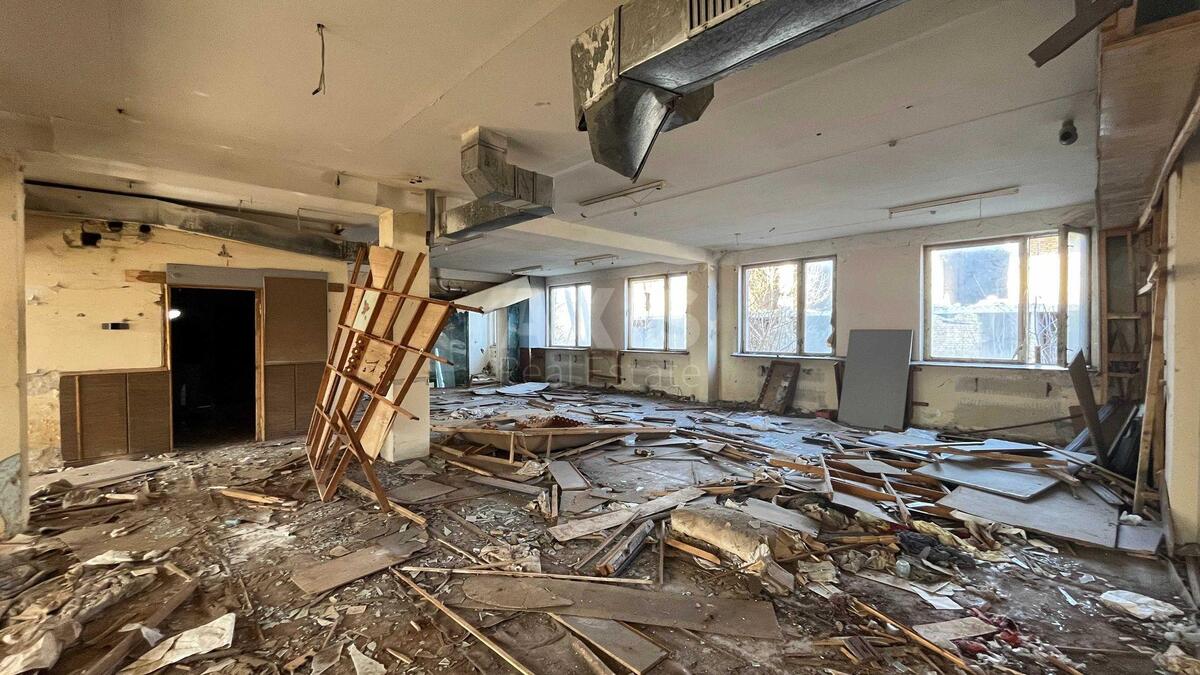 Service object vul. Zroshuval'na 5, 2000m21