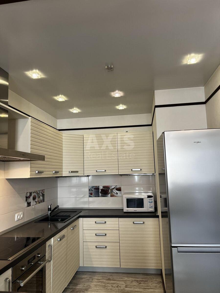 2к квартира ул. Ахматовой Анны 345