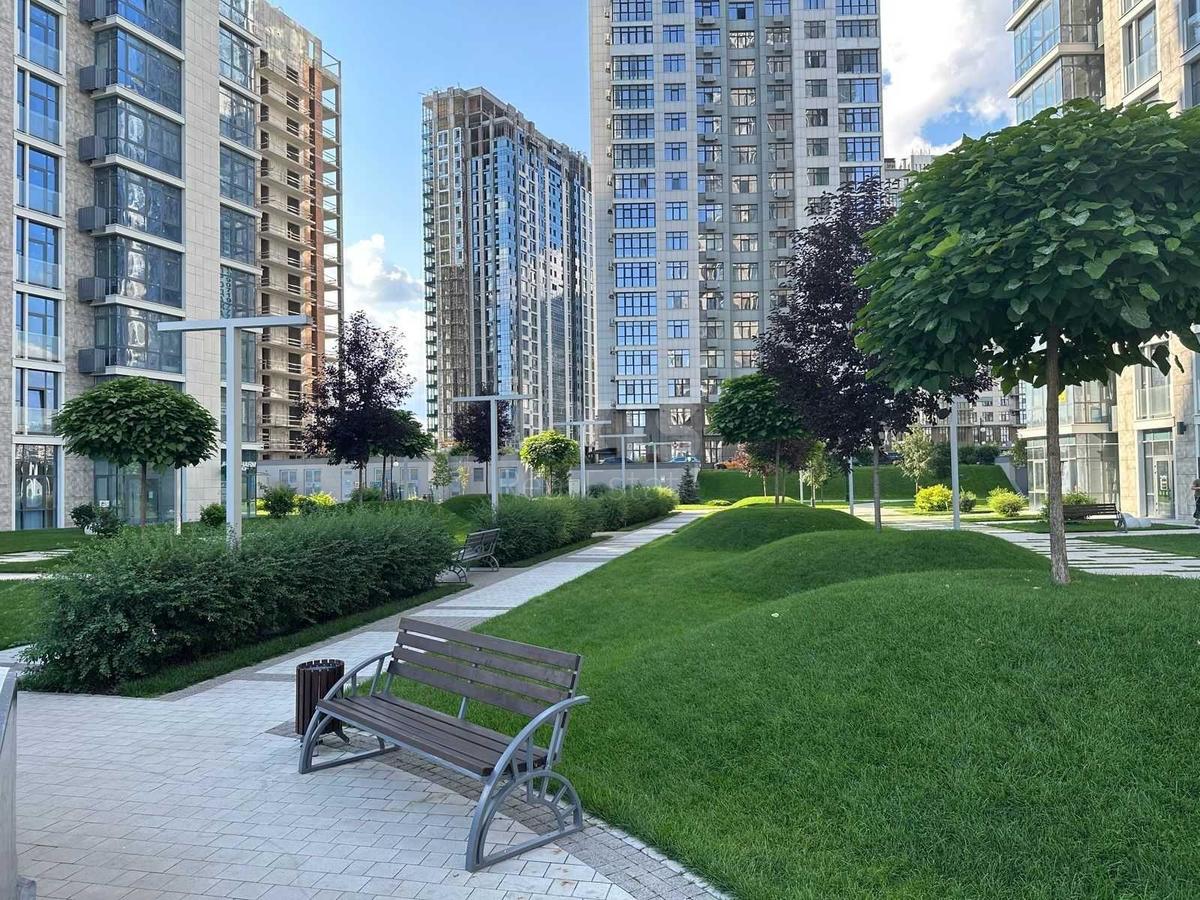 5k apartment vul. Dragomyrova Myhajla 185