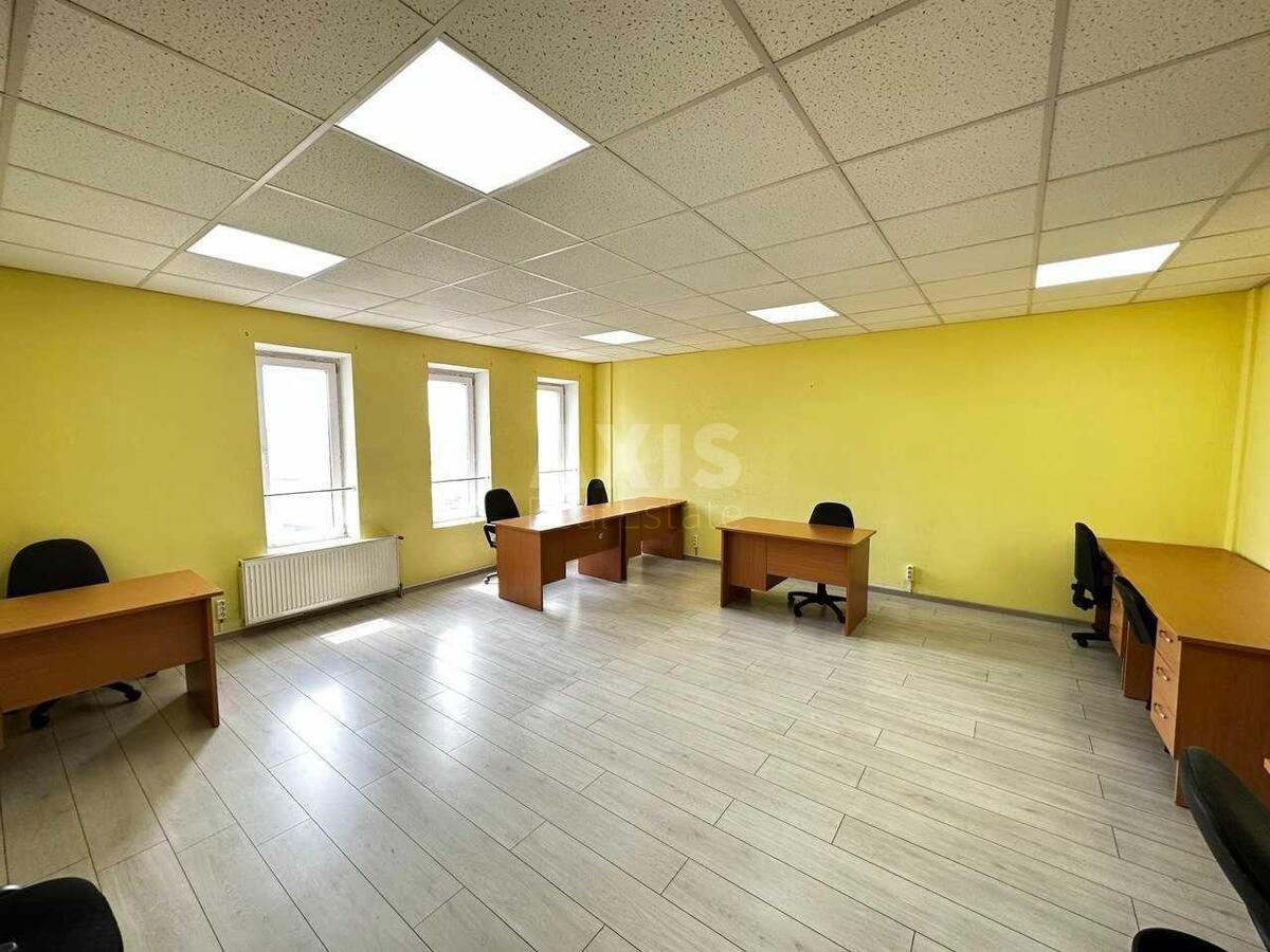 Office vul. Antonovycha 174, 36m20