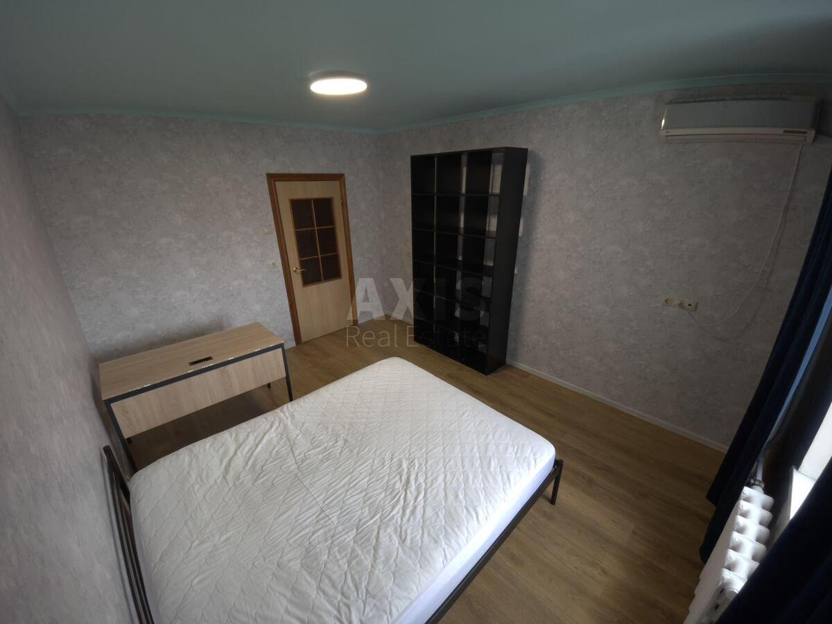 2к квартира ул. Драгоманова 12А4