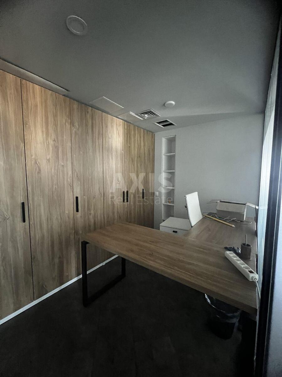 Office pr-t Lobanovs'kogo 4Б, 175m26