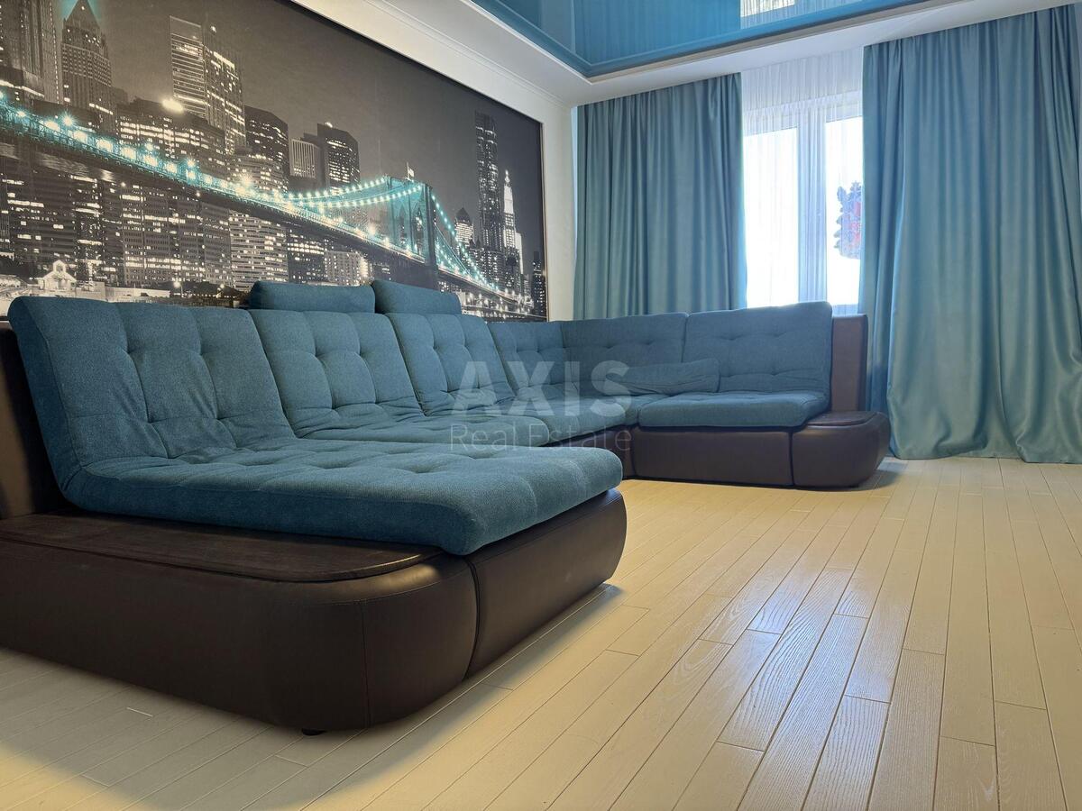 3k apartment vul. Urlivs'ka 38/232