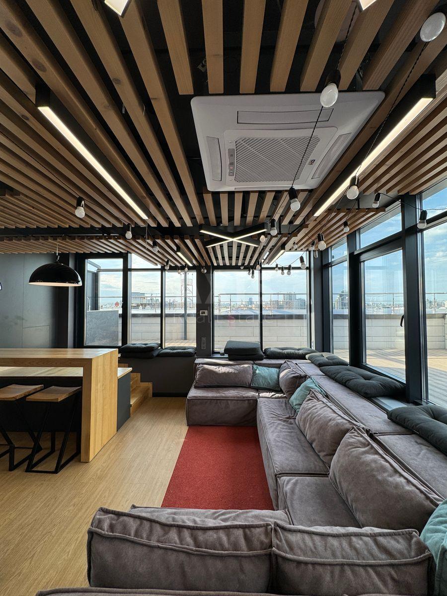 Office vul. Antonovycha 74, 225m212