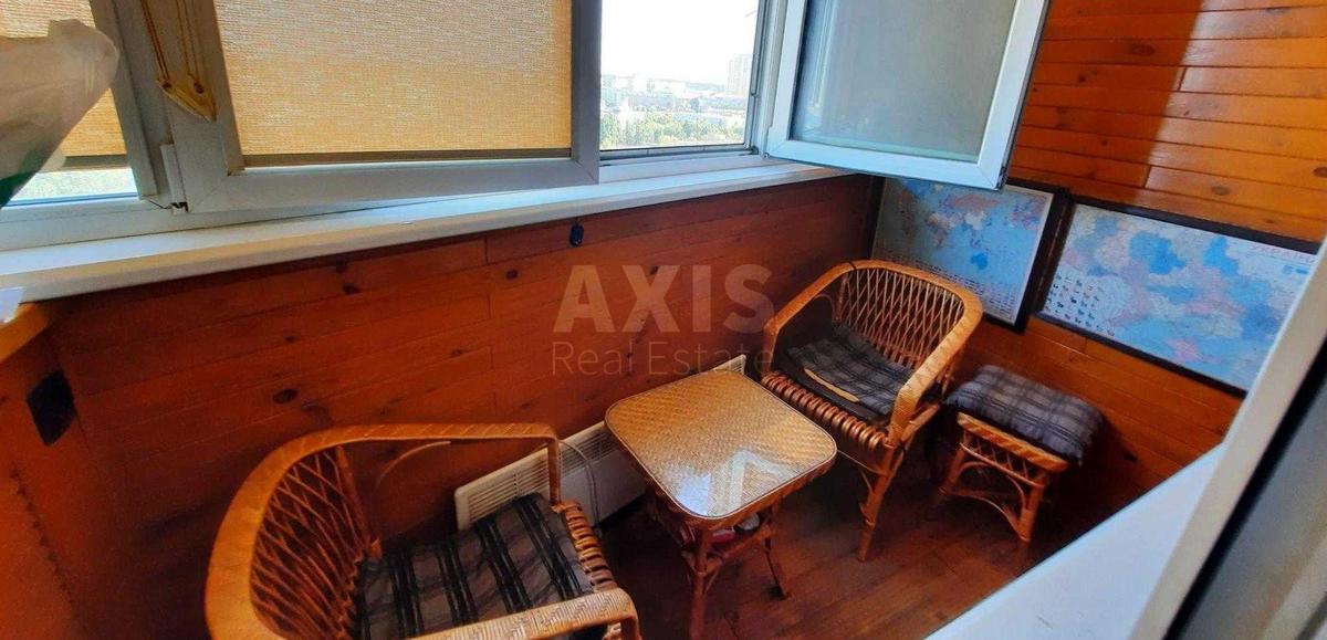 2k apartment vul. Myhajla Maksymovycha 3Г4