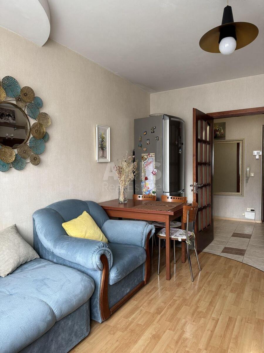 2k apartment vul. Vyshnjakivs'ka 83
