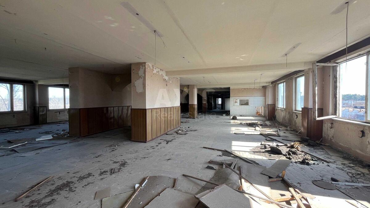 Service object vul. Zroshuval'na 5, 2000m22