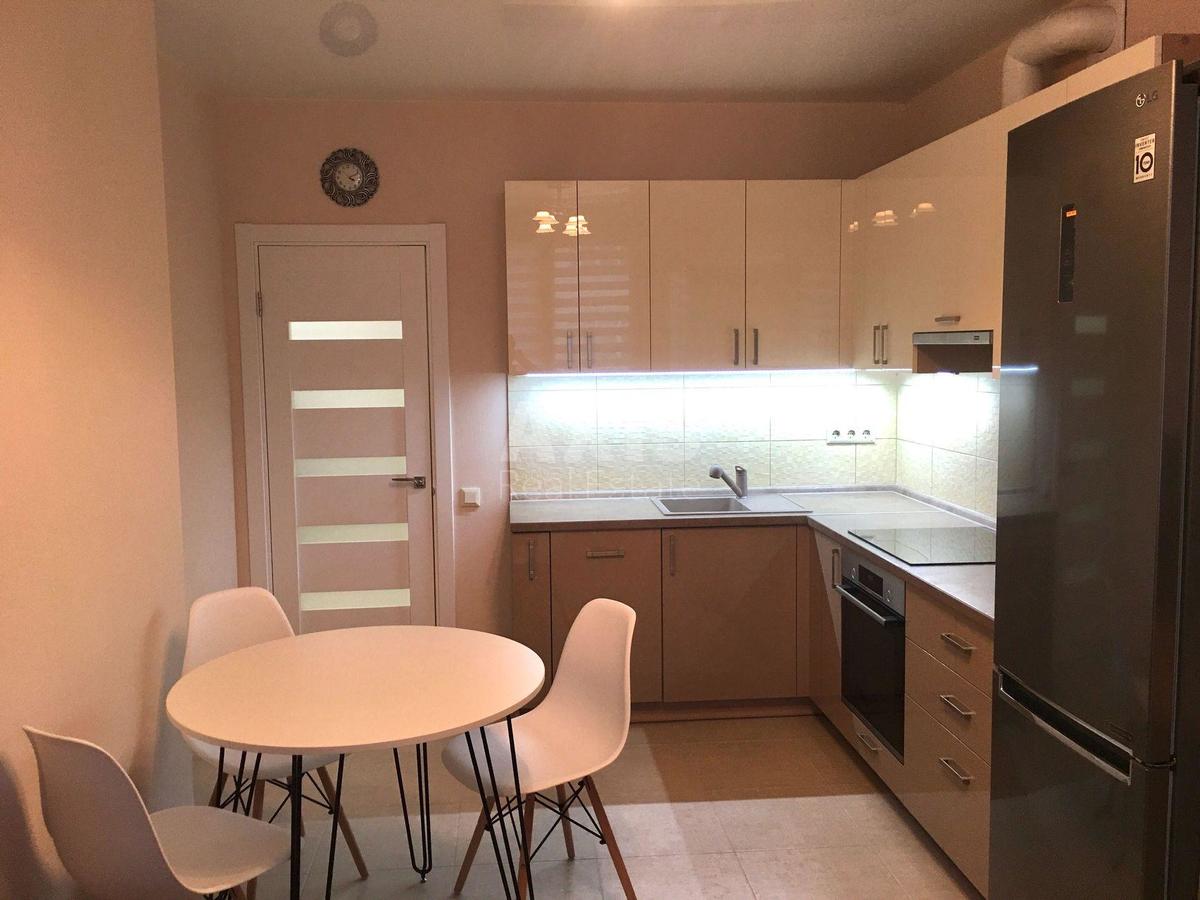 1k apartment vul. Lypkivs'kogo Vasylja Mytropolyta 37Б