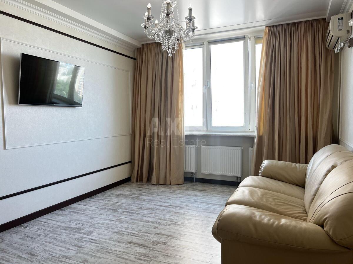 2к квартира ул. Ахматовой Анны 346