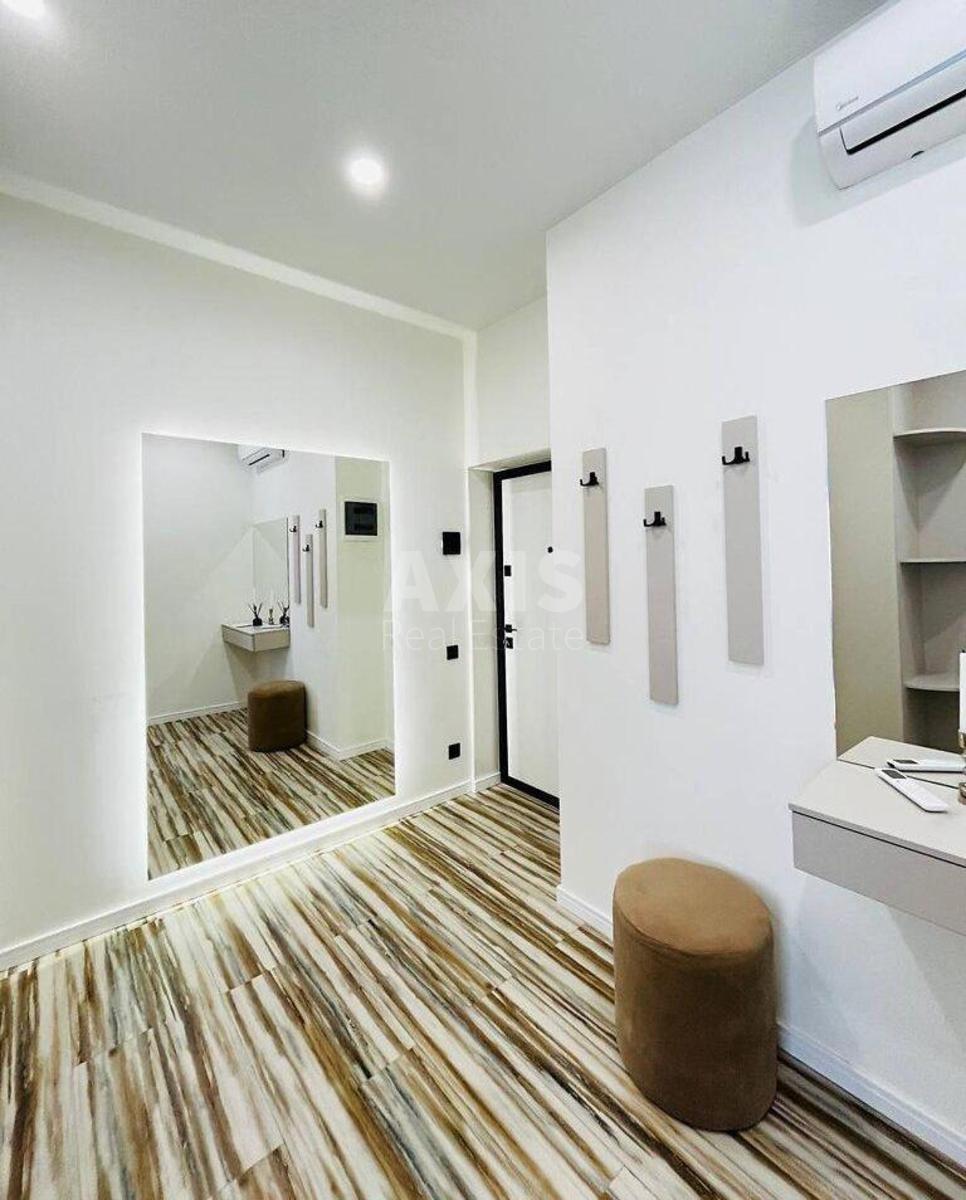 1k apartment vul. Dragomyrova Myhajla 14А5