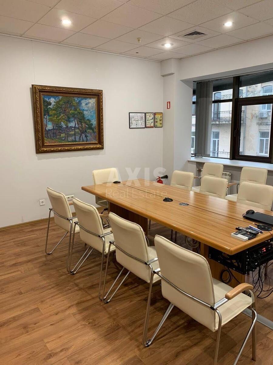 Office vul. Zhyljans'ka 110, 500m2
