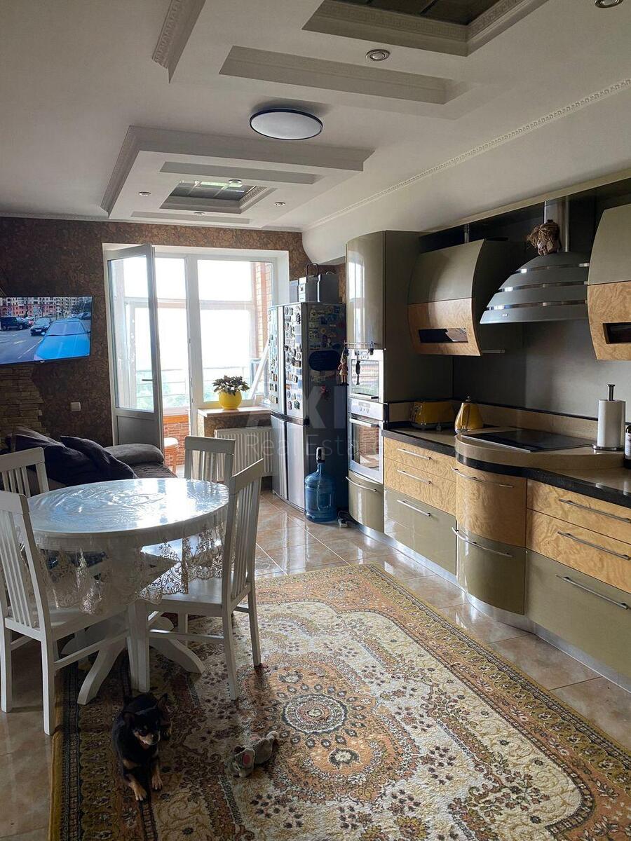3k apartment pr-t Lobanovs'kogo 4