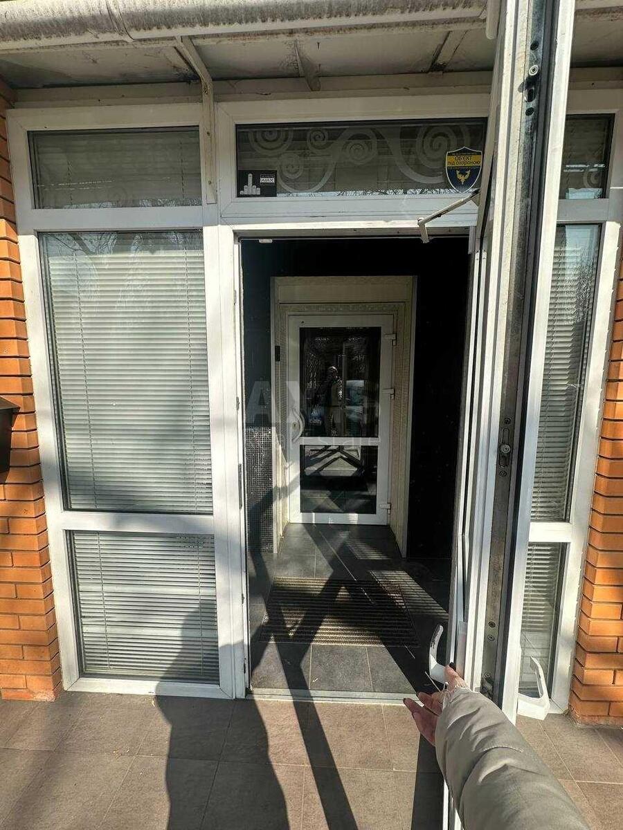 Office vul. Vyborz'ka 89А, 230m20