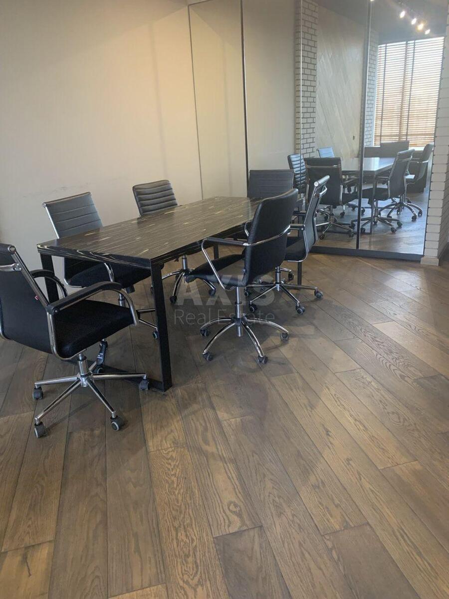 Office vul. Dragomyrova Myhajla 2А, 150m2580946