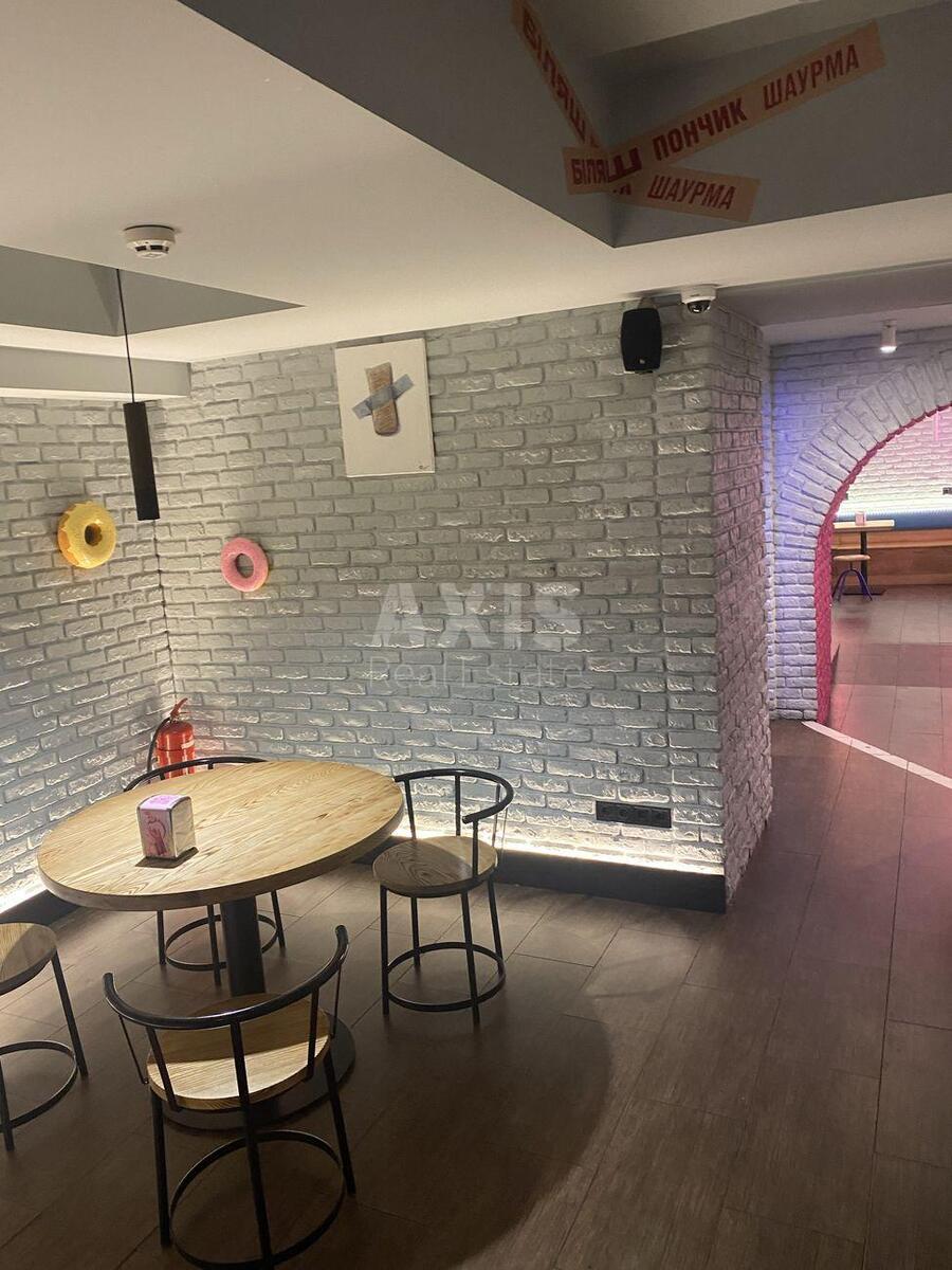 Trade object vul. Velyka Vasyl'kivs'ka 21, 164m26241010