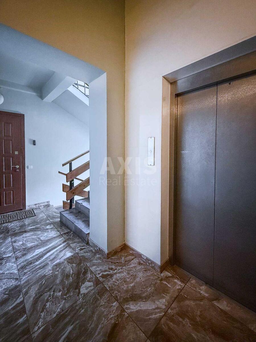 5k apartment vul. Turivs'ka 52/585726820