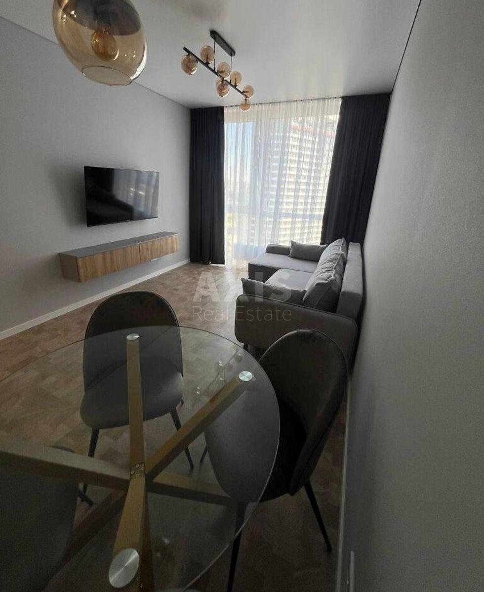 1k apartment nab. Dniprovs'ka 15421502