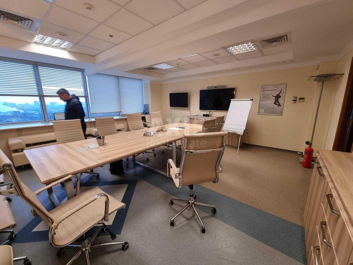 Office vul. Degtjarivs'ka 53, 800m23