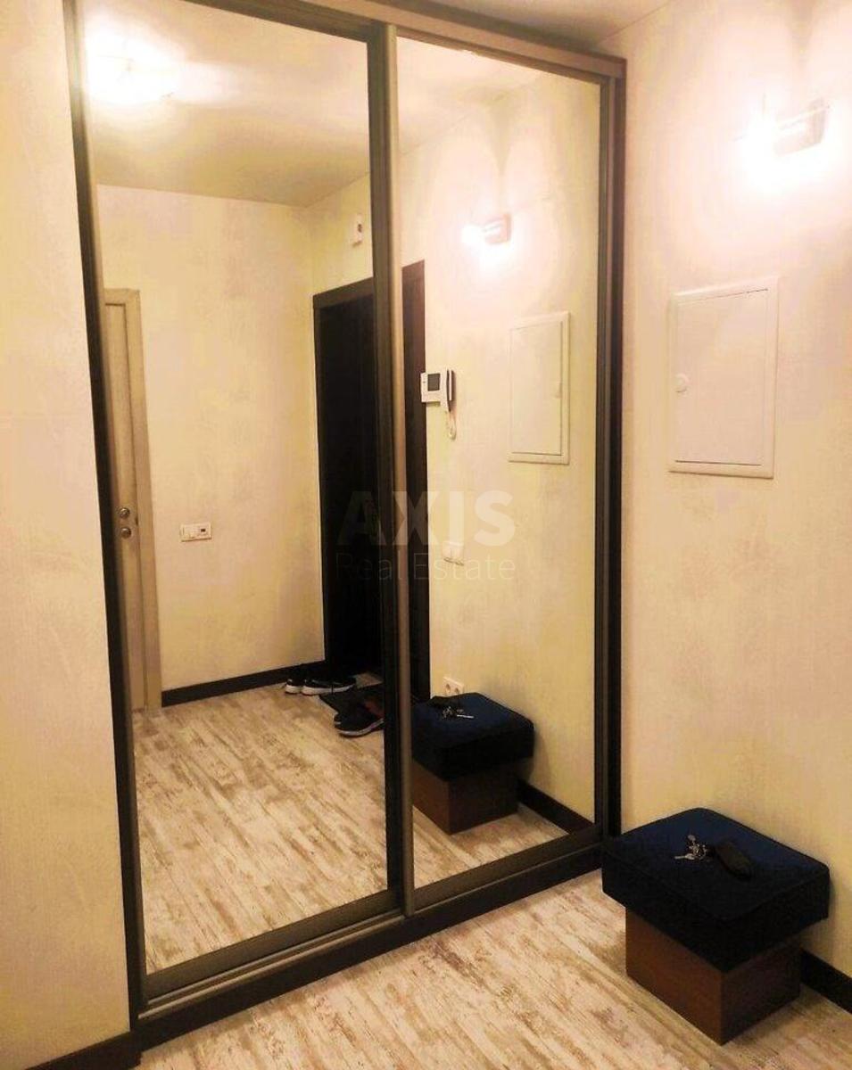 1k apartment vul. Ahmatovoi' Anny 346