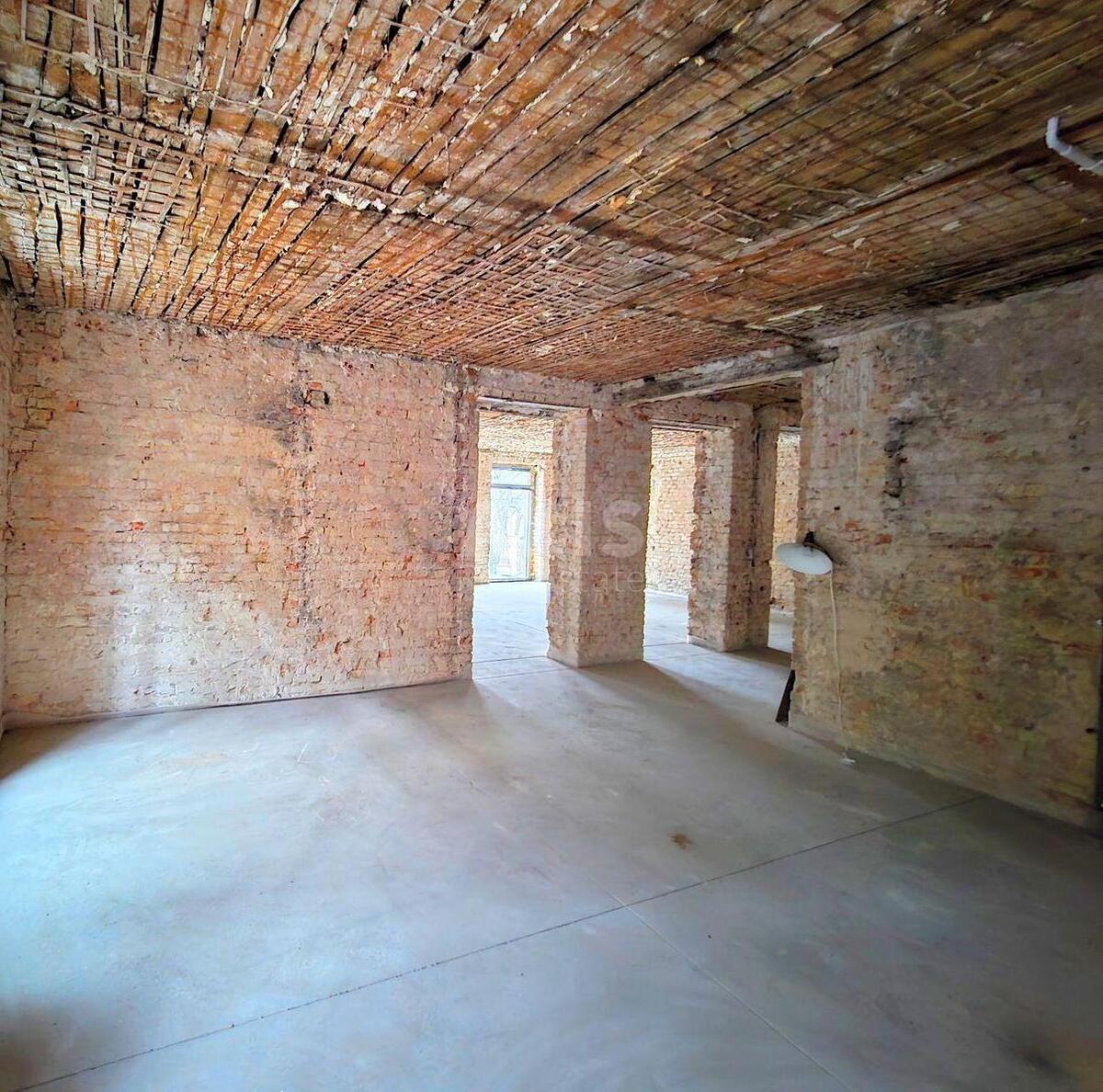 Trade object vul. Shovkovychna 38, 110m23