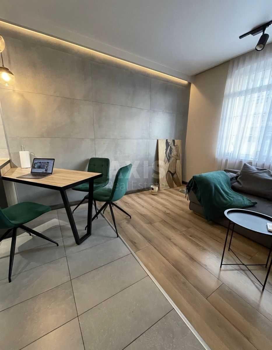 2k apartment vul. Myhajla Maksymovycha 243