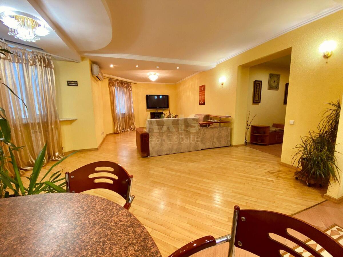 3k apartment vul. Vvedens'ka 29/580