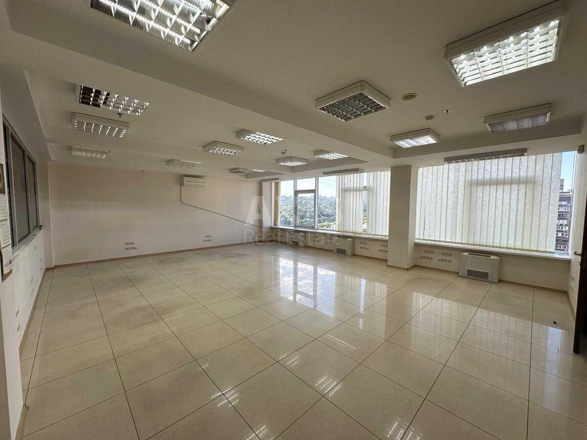 Office vul. Velyka Vasyl'kivs'ka 72, 190m2