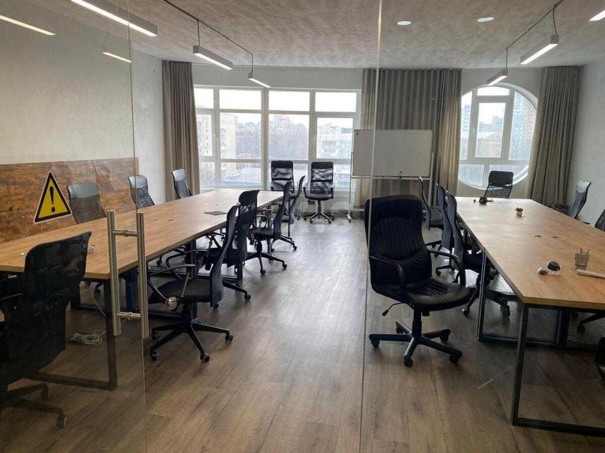 Office uzv. Klovs'kyj 7, 210m27
