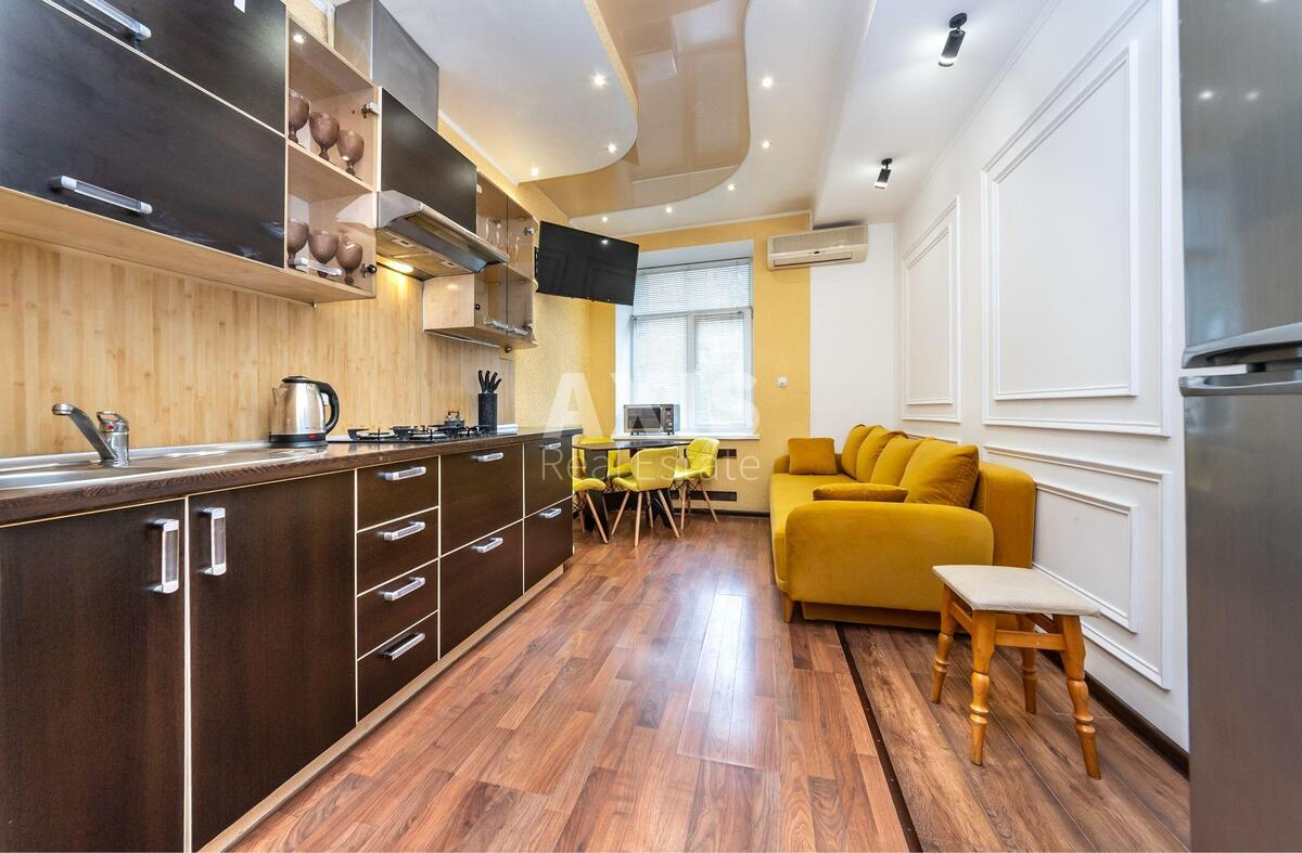 3k apartment vul. Nazarivs'ka 7Б