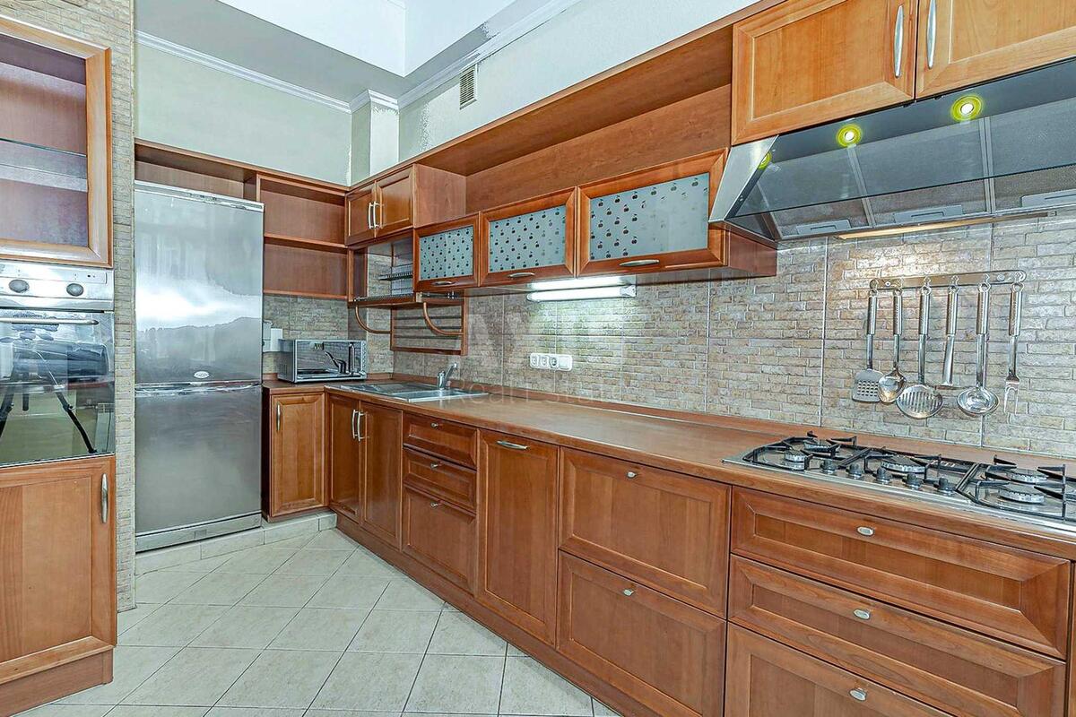 3k apartment vul. Sverstjuka Jevgena 28/11