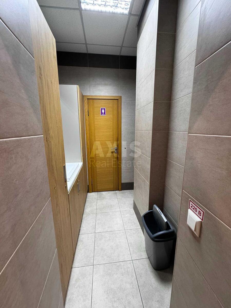 Office vul. Turgenjevs'ka 82, 280m29