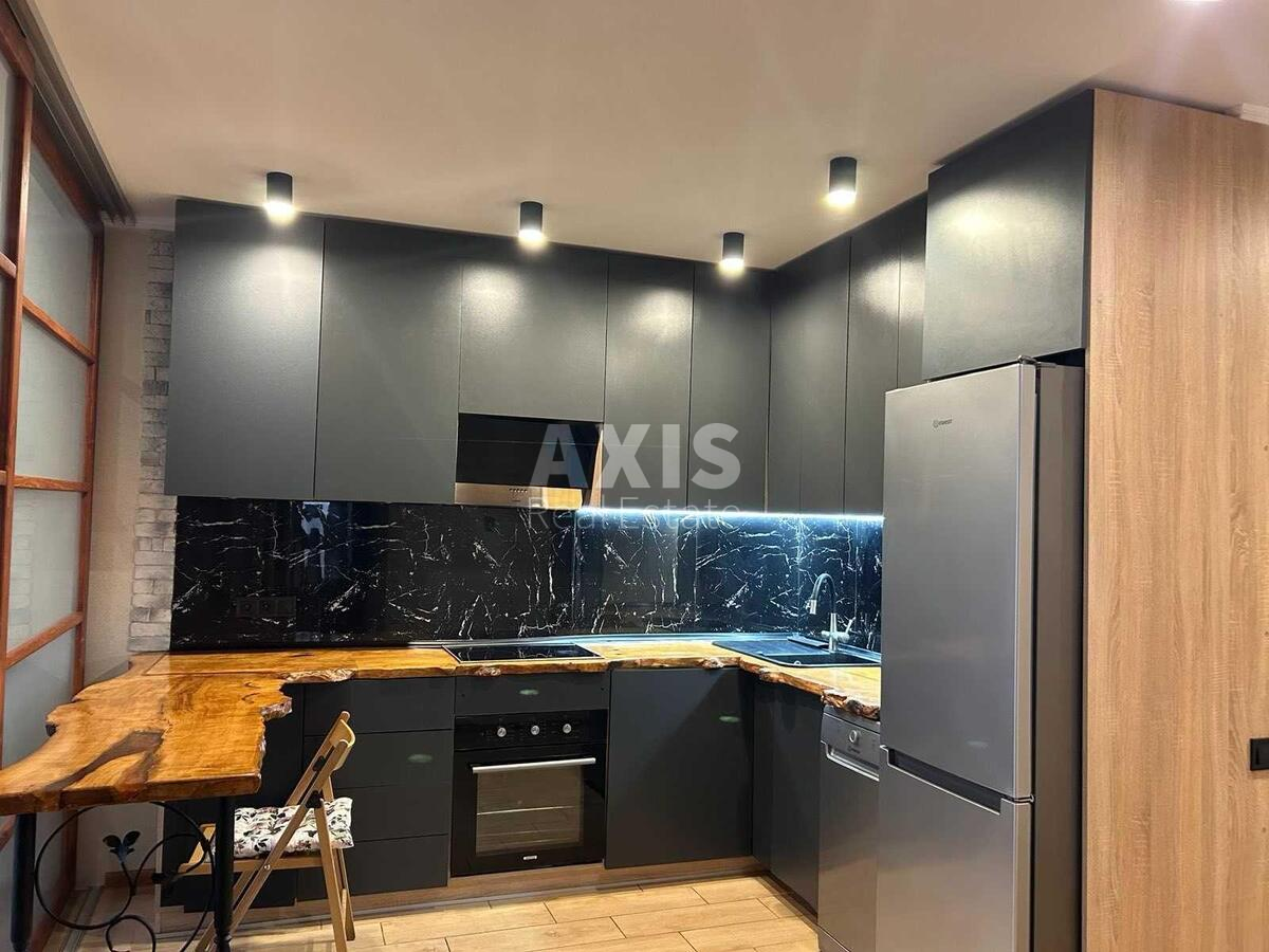 1k apartment nab. Dniprovs'ka 15