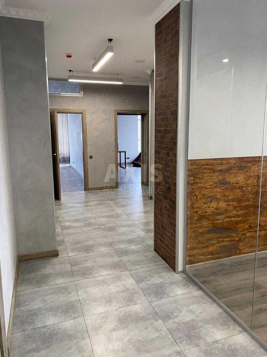 Office uzv. Klovs'kyj 7, 210m25
