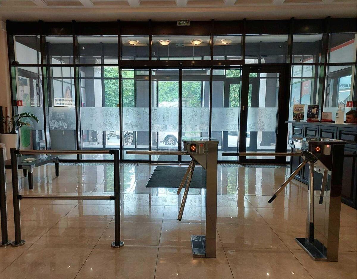 Office vul. Verhnij Val 10, 706m28