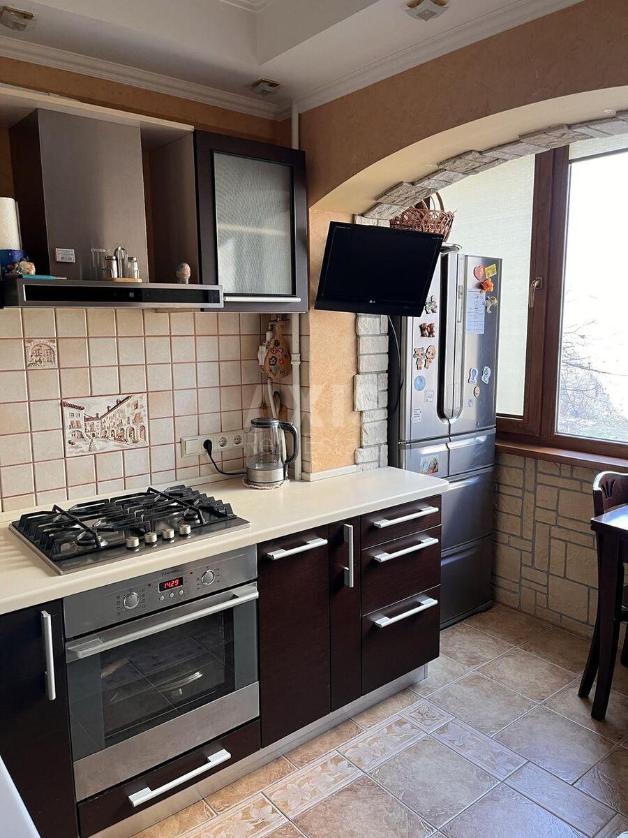1k apartment vul. Degtjarivs'ka 600