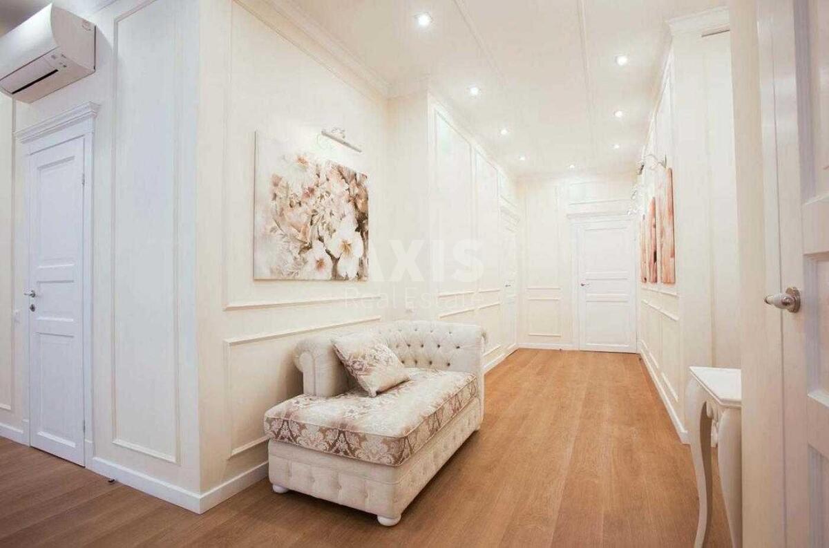 4k apartment vul. Dragomyrova Myhajla 188