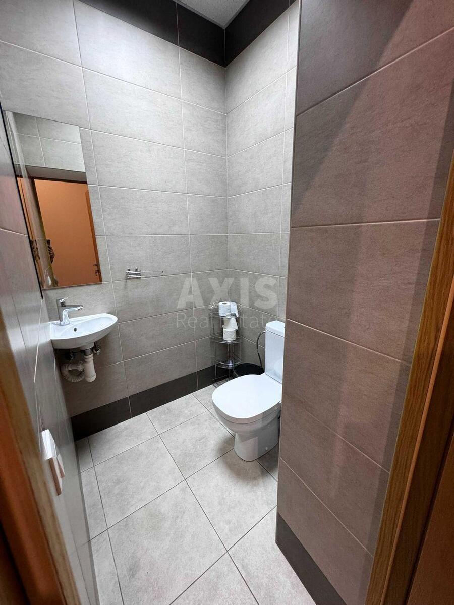 Office vul. Turgenjevs'ka 82, 280m210