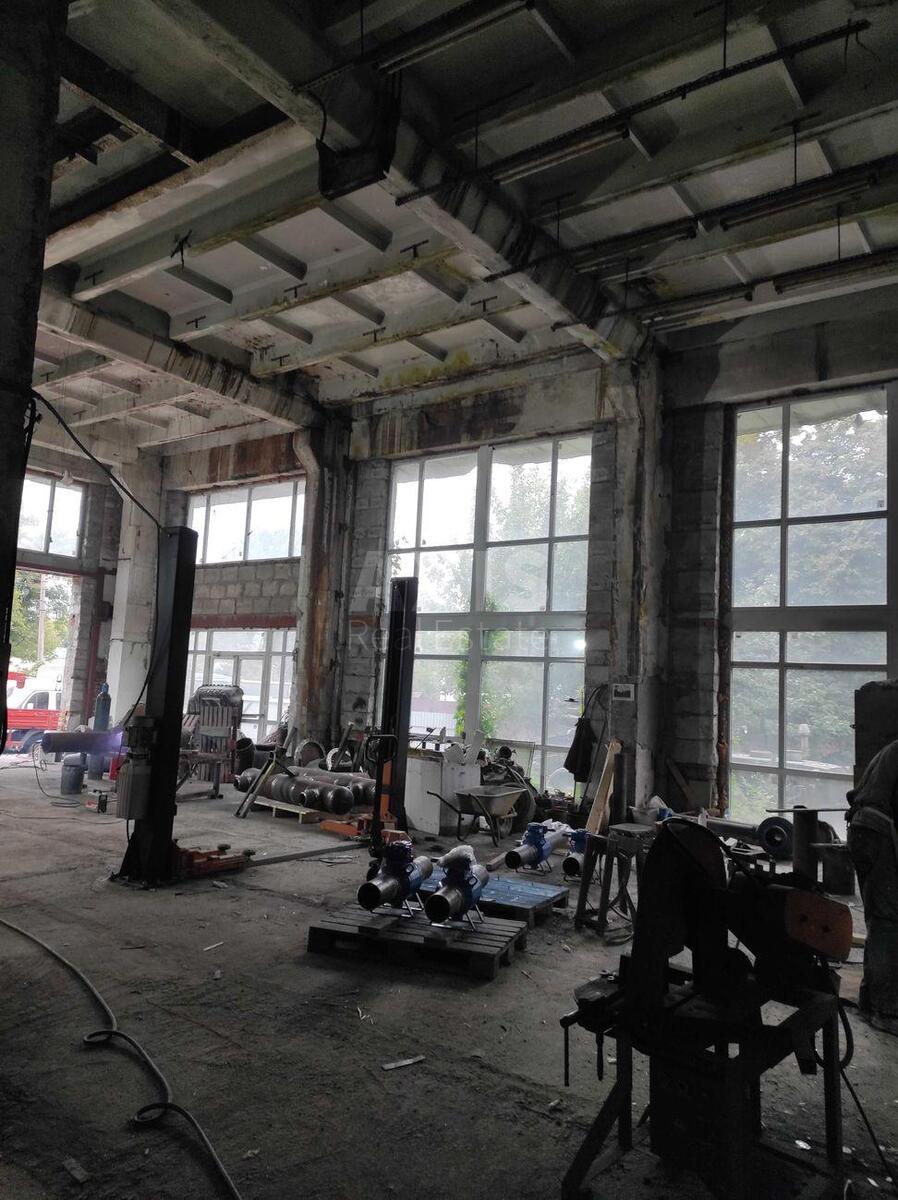 Service object vul. Kyrylivs'ka 160, 8400m2590192