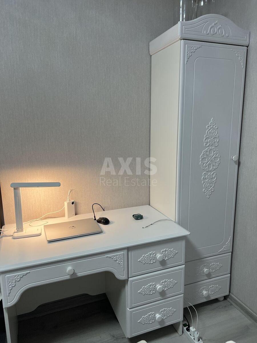 3k apartment vul. Urlivs'ka 23А590381