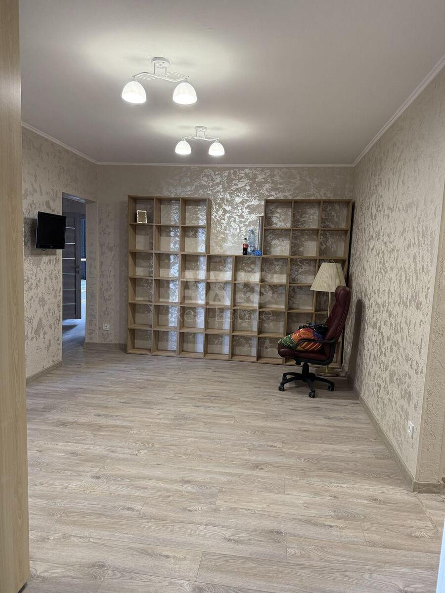 3k apartment vul. Vyshnjakivs'ka 7Б8