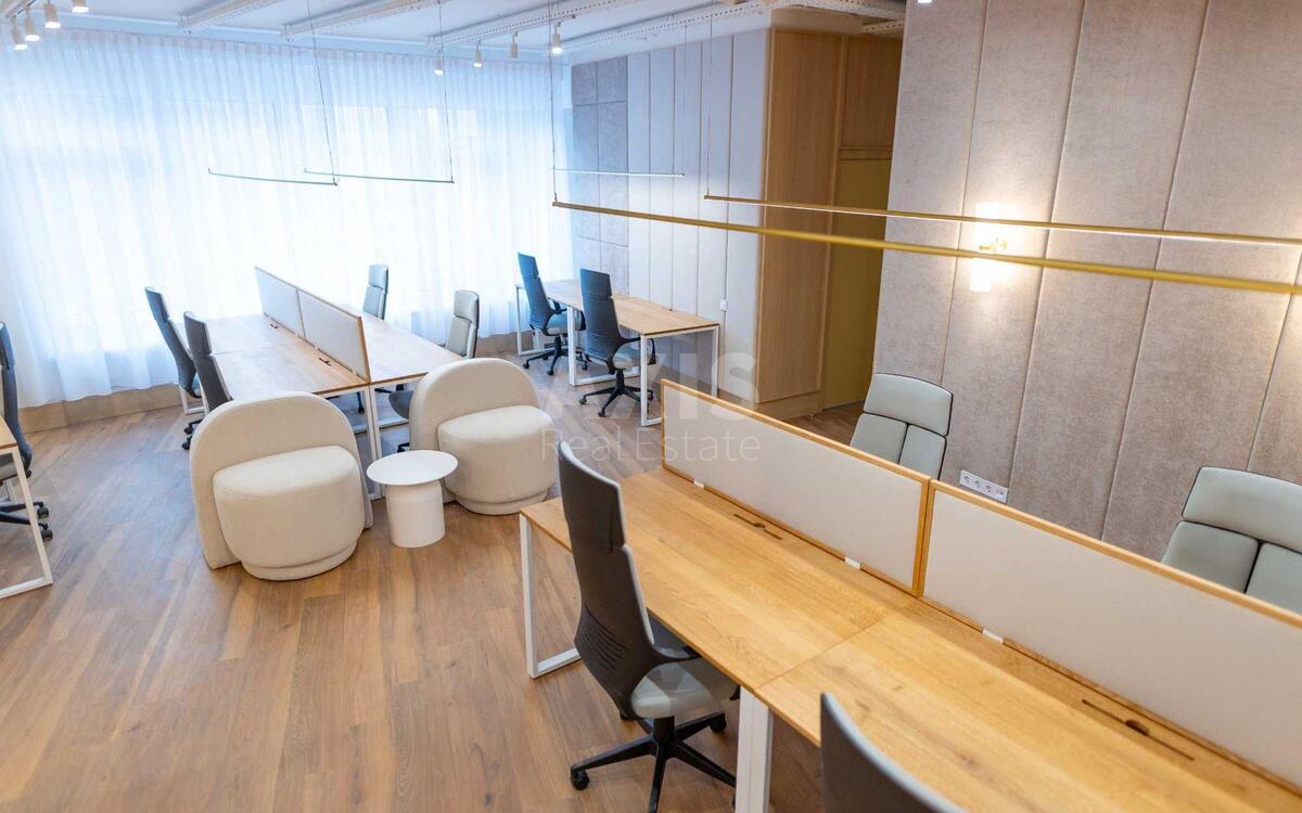 Office vul. Buslivs'ka 12, 100m21
