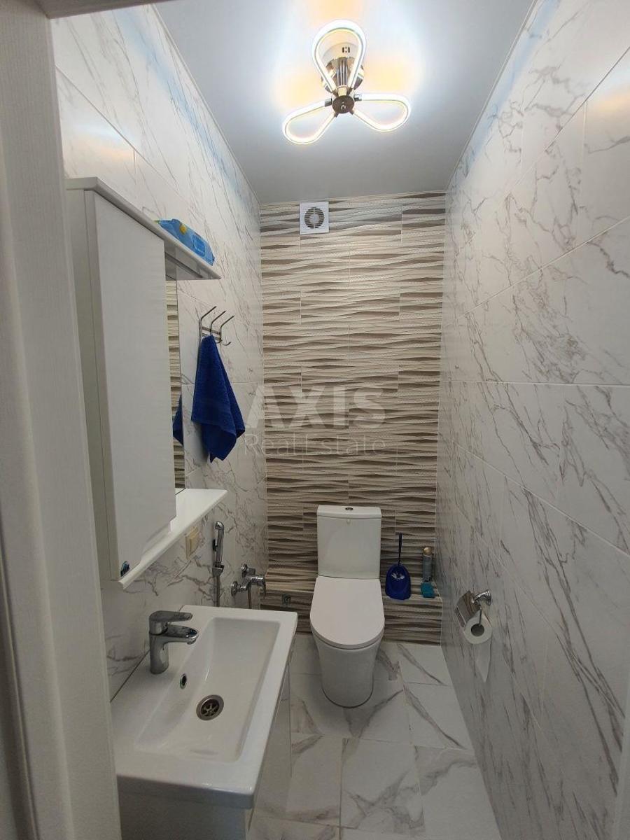 2k apartment vul. Myhajla Maksymovycha 3Г8