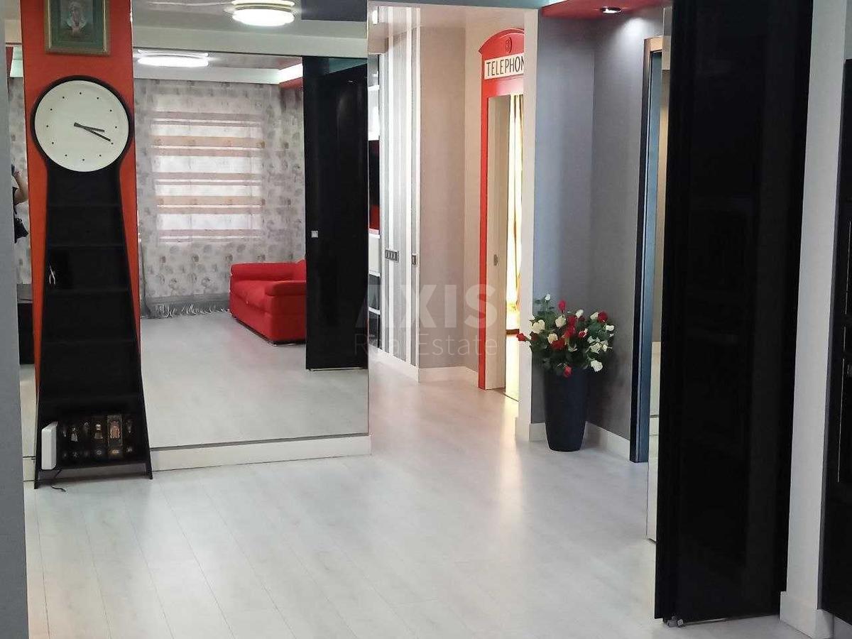 3k apartment vul. Geroi'v Kosmosu 131