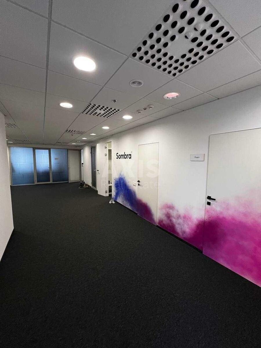 Office vul. Volodymyrs'ka 38, 375m20