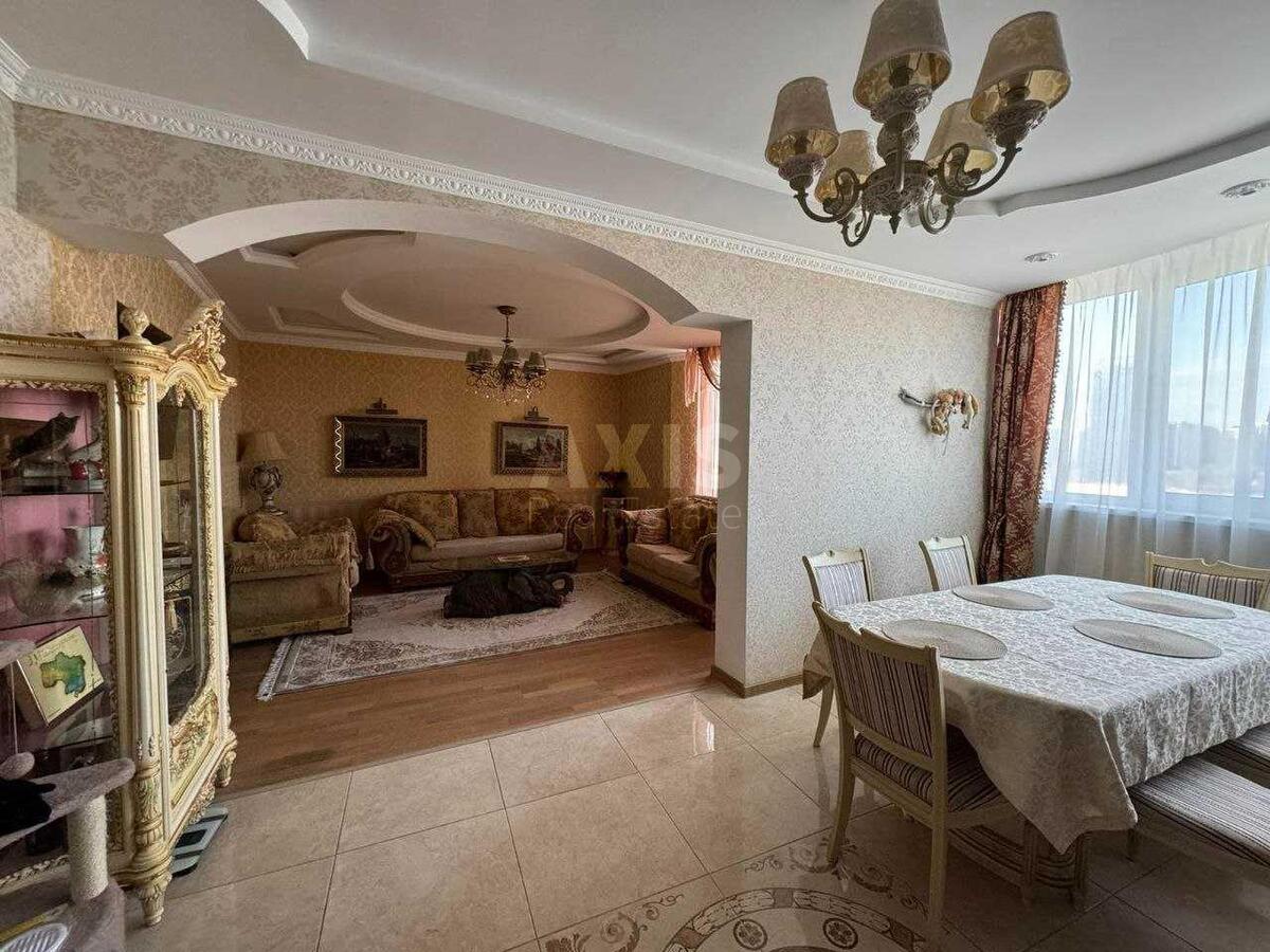 3k apartment nab. Dniprovs'ka 233