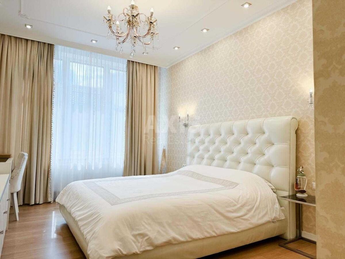 4k apartment vul. Dragomyrova Myhajla 189