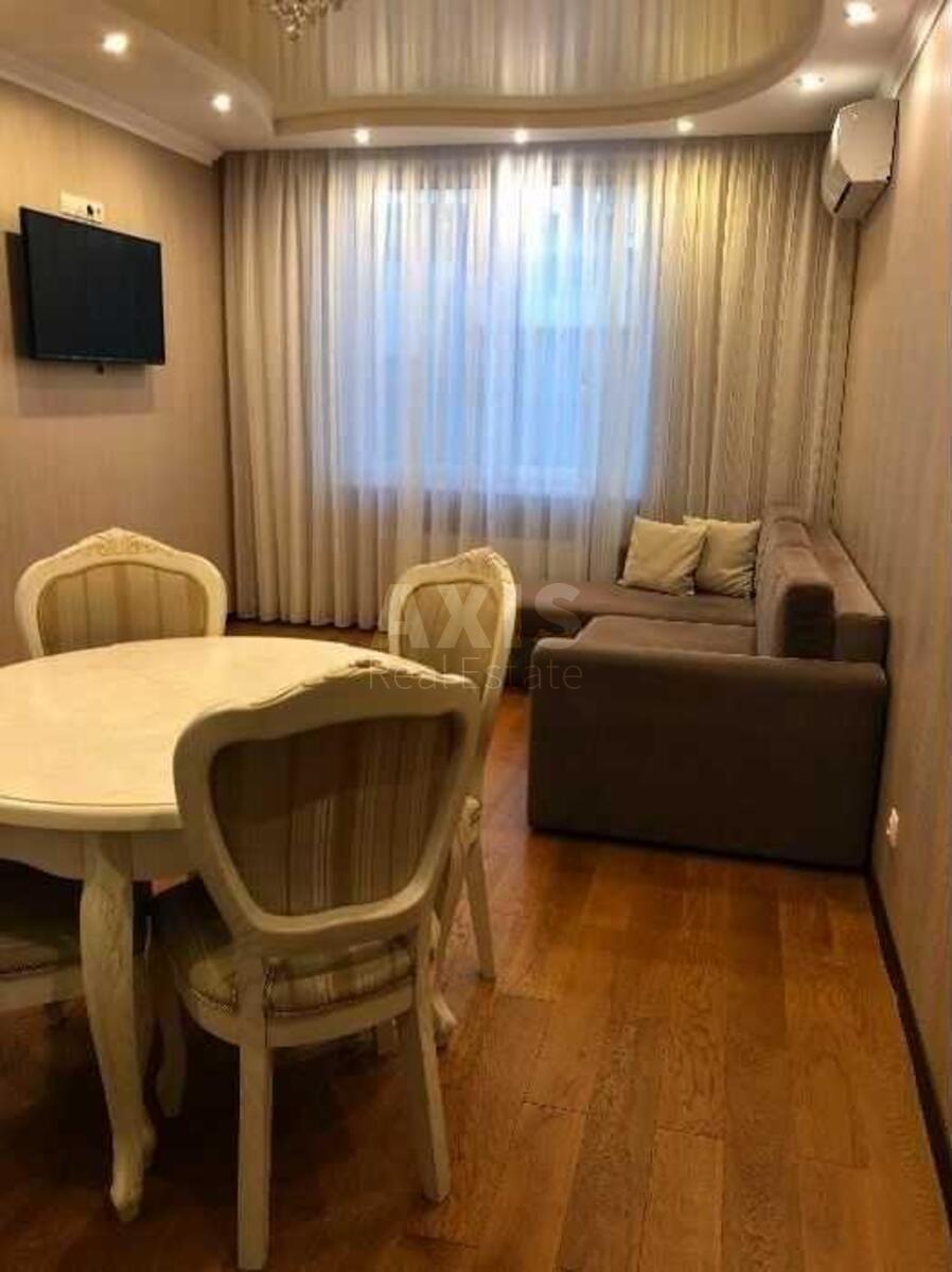 2k apartment nab. Dniprovs'ka 15