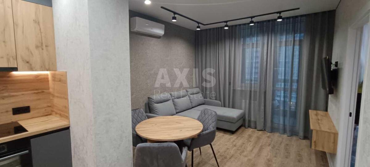 1k apartment vul. Revuc'kogo 400