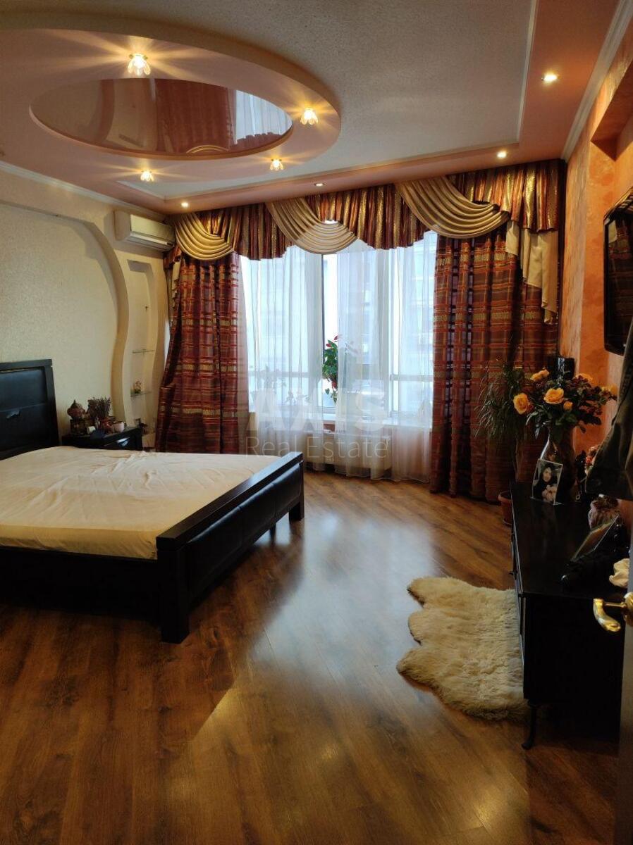 3k apartment vul. Ushakova Mykoly 1В3